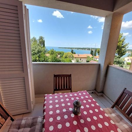 Novigrad Istria Apartments Henc מראה חיצוני תמונה