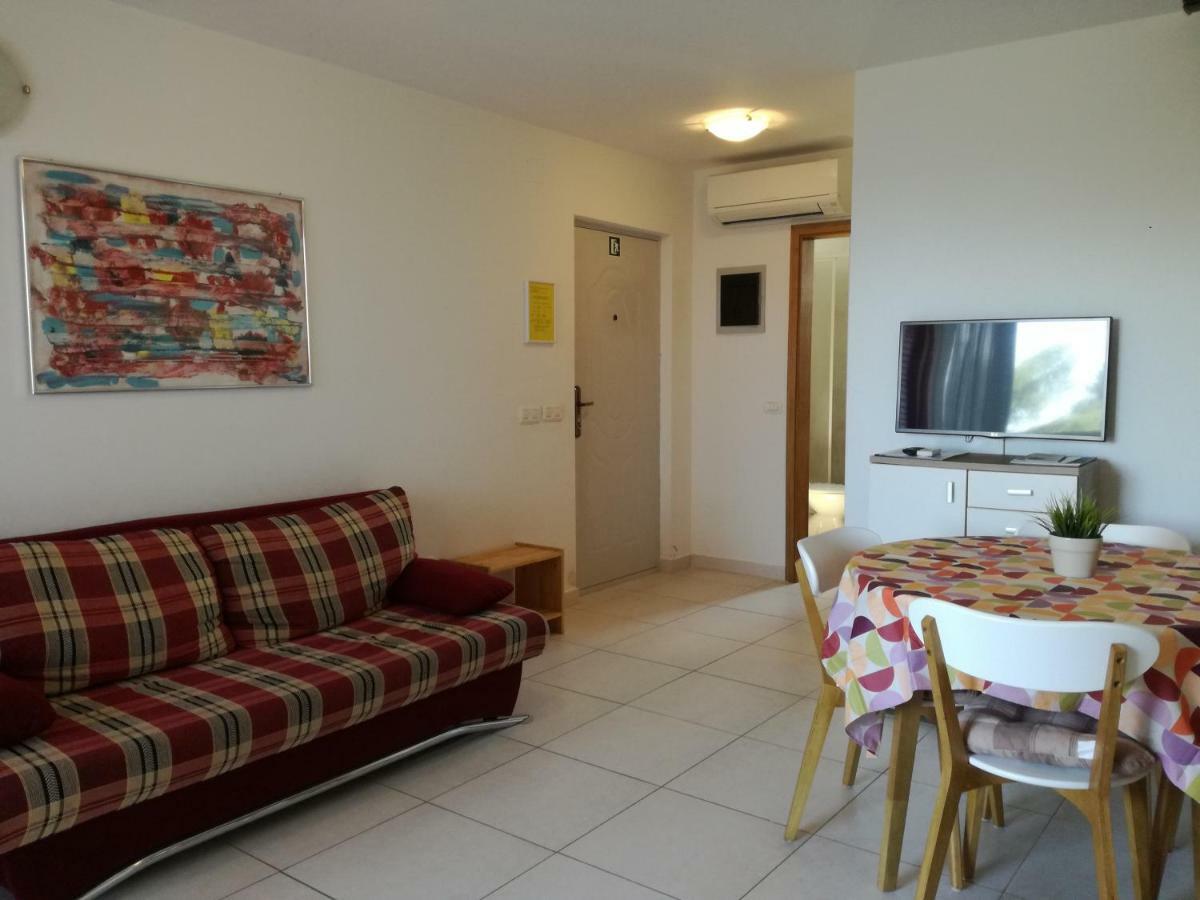 Novigrad Istria Apartments Henc מראה חיצוני תמונה